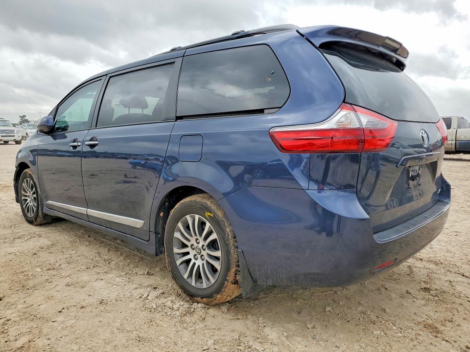 2020 Toyota Sienna VIN 5TDYZ3DC7LS062852 COPART salvage auction — FRONT END, Tx - Salvage Vehicle Title, sold $9,600 on 2026-07-03 (photo 2)