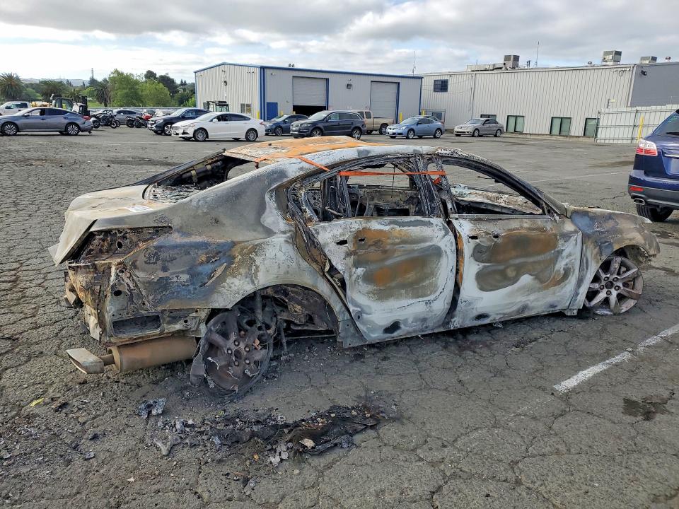 2013 Acura Tl VIN 19UUA8F23DA016412 COPART salvage auction — BURN, Ca - Non-Repairable Vehicle Cert, sold $80 on 2026-07-10 (photo 3)