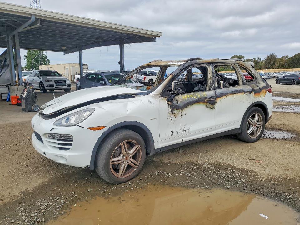 2013 Porsche Cayenne VIN WP1AF2A20DLA36045 COPART salvage auction — INTERIOR BURN, Ca - Non-Repairable Vehicle Cert, sold $400 on 2026-07-16 (photo 1)