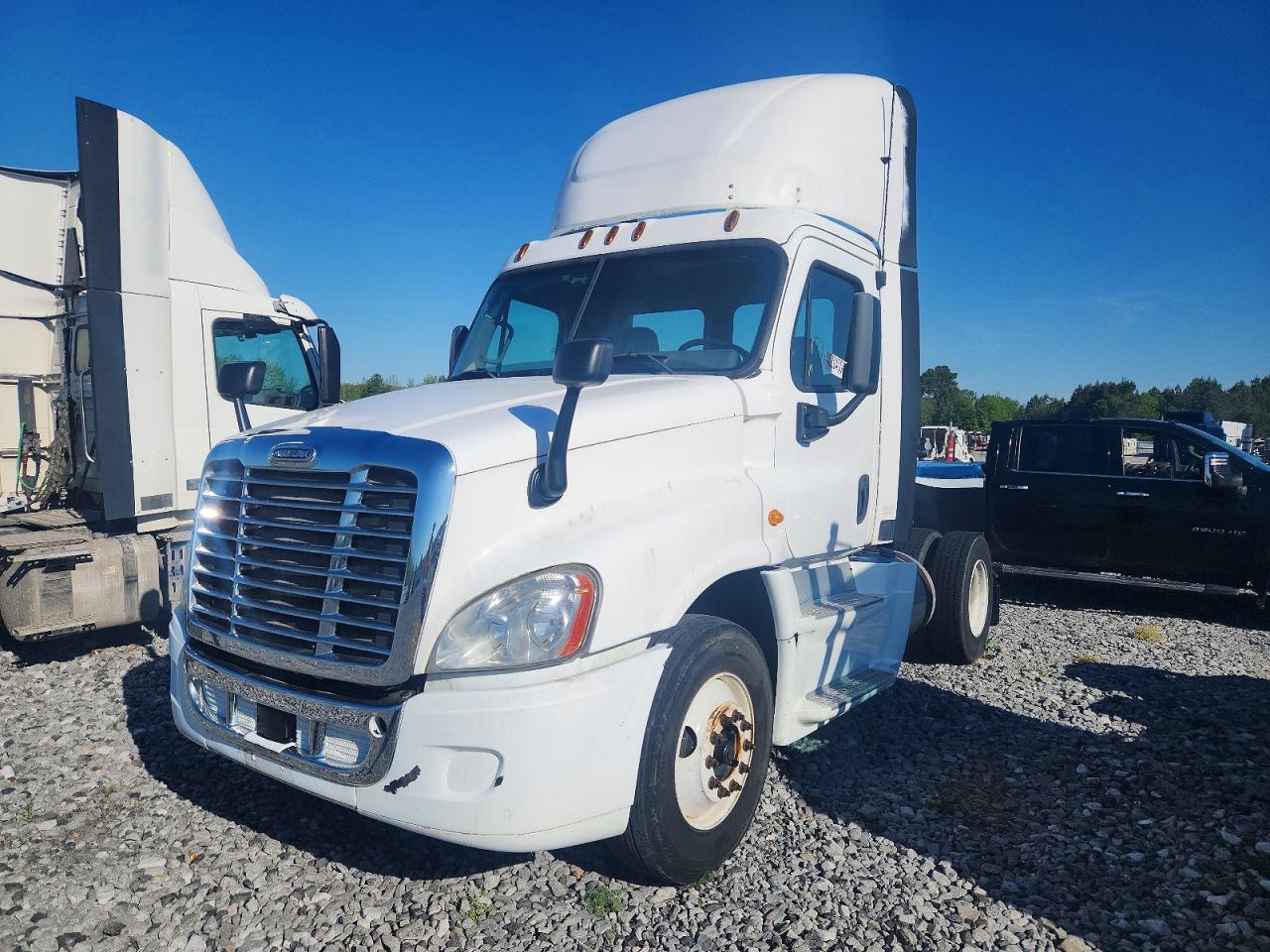2014 Freightliner All other VIN 1FUBGEDV0ELFT4298 COPART salvage auction — Normal Wear, IN - CERTIFICATE OF TITLE, sold $4,500 on 2026-09-10 (photo 2)