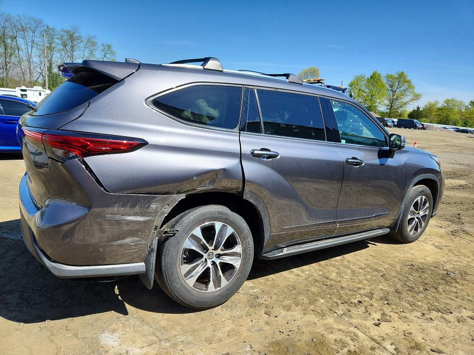 2021 Toyota Highlander VIN 5TDHZRBH5MS107497 COPART salvage auction — SIDE, NJ - CERT OF TITLE-SALVAGE, sold $19,000 on 2026-07-15 (photo 3)
