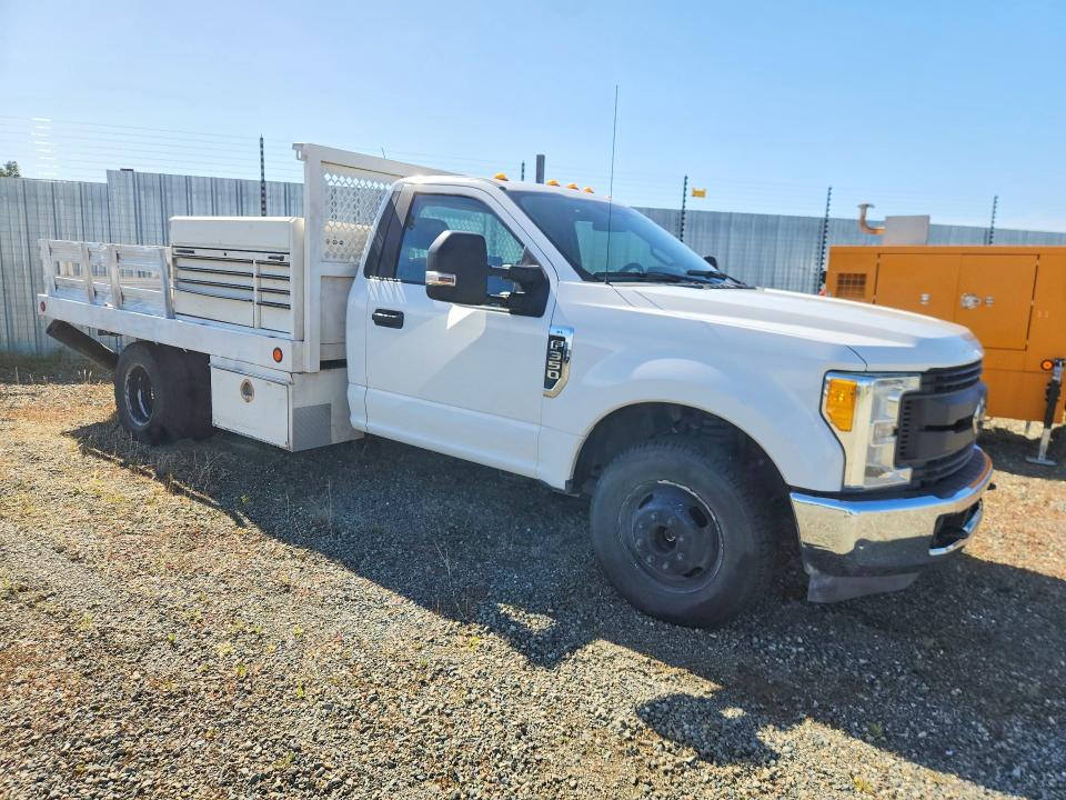 2017 Ford F-350 super duty VIN 1FDRF3GT5HEB62028 COPART salvage auction — MINOR DENT/SCRATCHES, NV - DIS/DLR/EXP ONLY CLEAN TITLE (P), sold $6,600 on 2026-07-09 (photo 4)