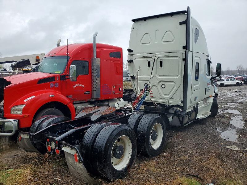 2024 Freightliner Cascadia 126 VIN 3AKJHHFG7RSUX0292 COPART salvage auction — SIDE, IN - CERT OF TITLE-SALVAGE TITLE, sold $18,300 on 2026-07-23 (photo 4)