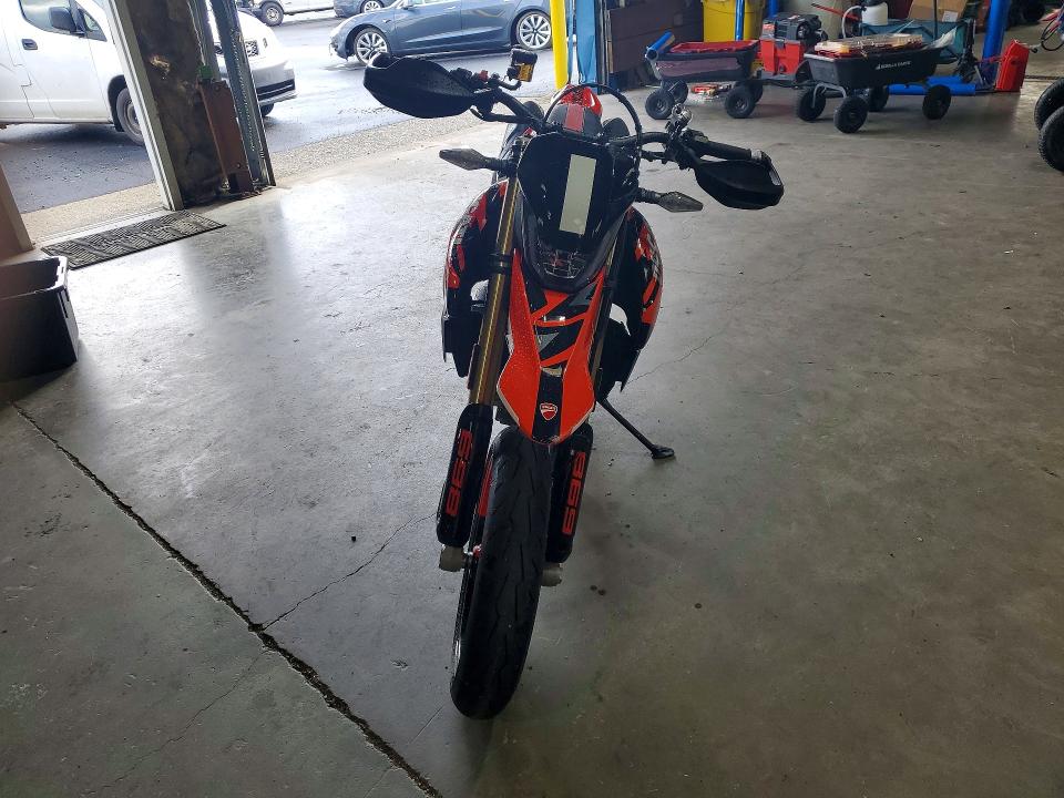 2025 Ducati Hypermotard VIN ZDMBAS2N7SB004200 COPART salvage auction — UNDERCARRIAGE, Or - Salvage Title Certificate, sold $6,500 on 2026-07-02 (photo 2)