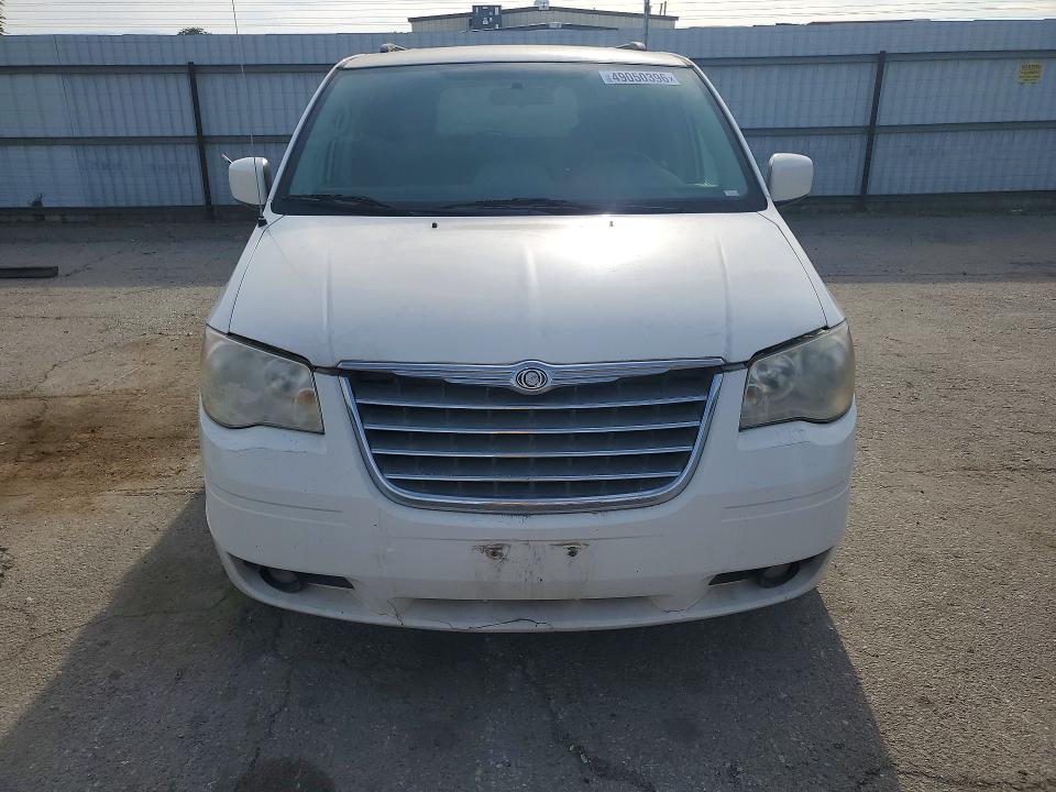 2010 Chrysler Town & country VIN 2A4RR5D18AR266090 COPART salvage auction — MINOR DENT/SCRATCHES, CA - APP FOR DUP CLEAN OR AC, sold $675 on 2026-07-17 (photo 5)