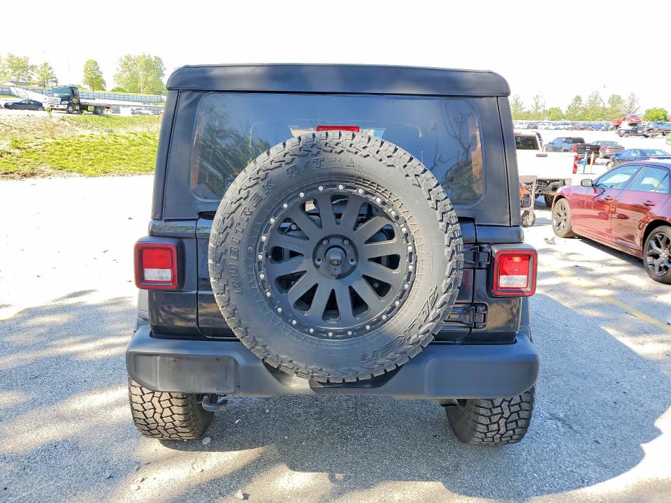 2022 Jeep Wrangler unlimited VIN 1C4HJXDG2NW180358 COPART salvage auction — MINOR DENT/SCRATCHES, MO - CERTIFICATE OF TITLE, sold $9,600 on 2026-07-09 (photo 6)