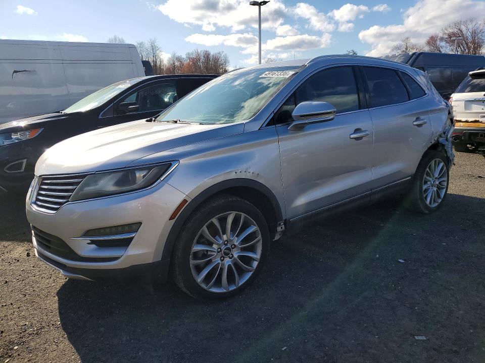 2015 Lincoln townhouse Mkc VIN 5LMCJ1A98FUJ36478 COPART salvage auction — REAR END, IN - CERTIFICATE OF TITLE, sold $4,800 on 2026-07-30 (photo 1)