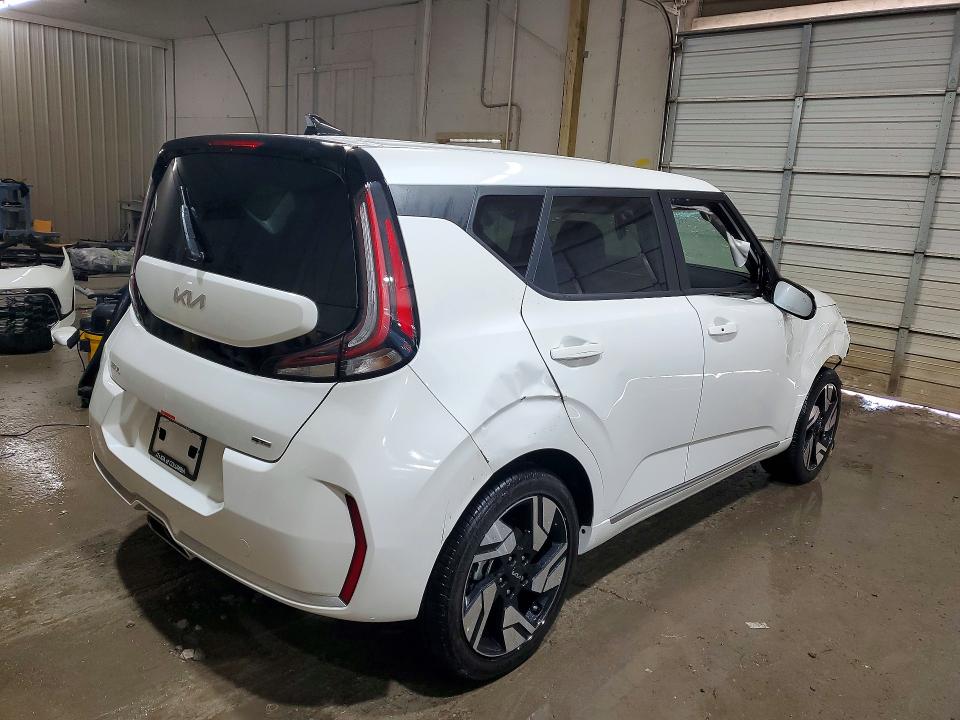 2025 Kia Soul VIN KNDJ53AU7S7963951 COPART salvage auction — ROLLOVER, Tn - Salvage Certificate, sold $175 on 2026-07-28 (photo 3)