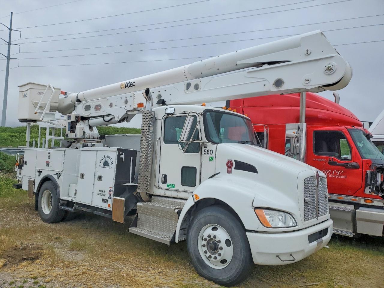 2016 Kenworth Constructi VIN 2NKHHJ7XXGM496912 — COPART salvage auction photo