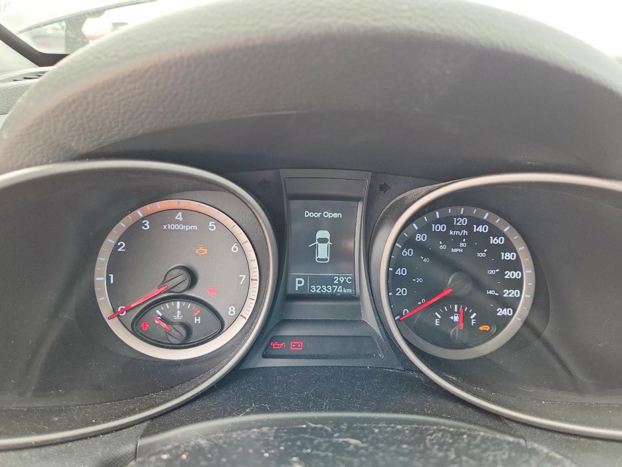 2015 Hyundai Santa Fe VIN 5XYZUDLB1FG271300 COPART salvage auction — Normal Wear, ON - PERMIT NO BRAND - FIT, sold $60 on 2026-07-09 (photo 9)
