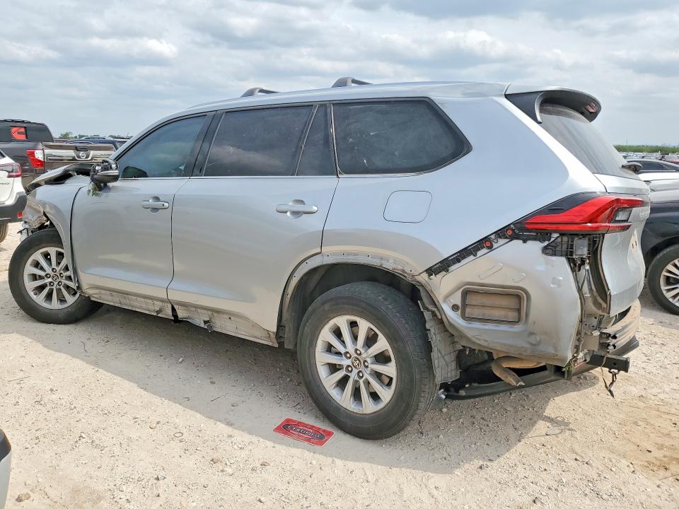 2024 Toyota Highlander VIN 5TDAAAA59RS000624 COPART salvage auction — FRONT END, Salvage Title, sold $8,200 on 2026-07-23 (photo 2)