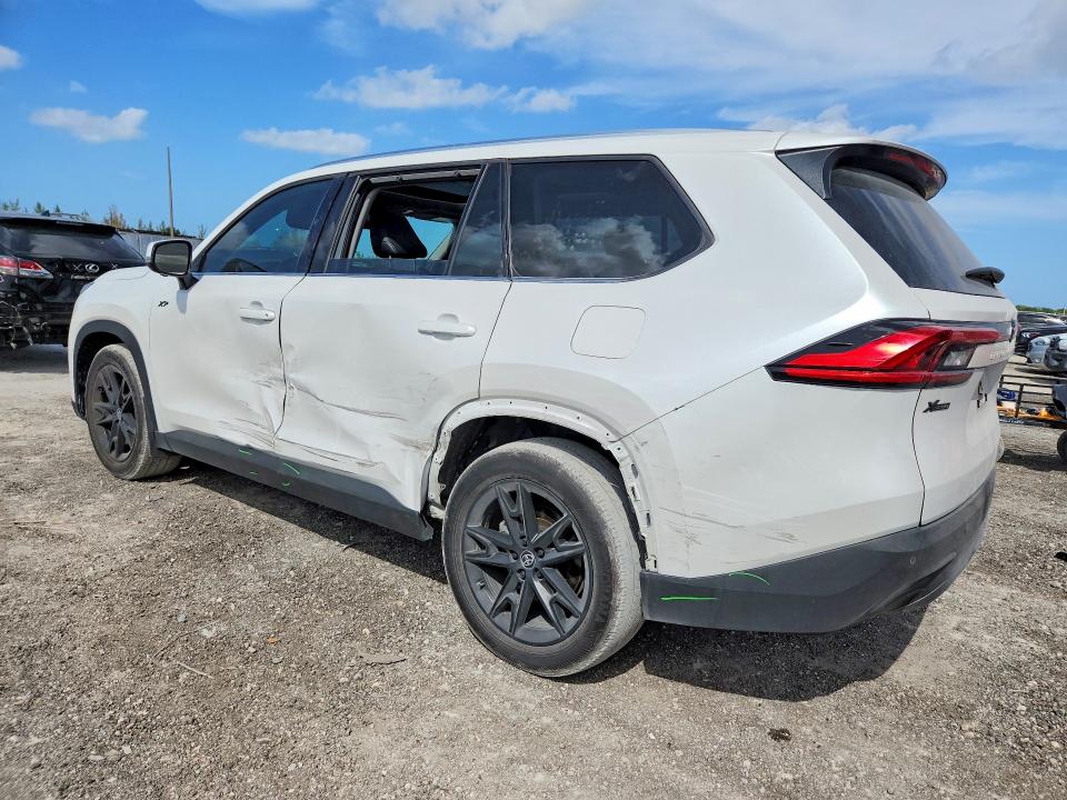 2024 Toyota Highlander VIN 5TDAAAA50RS017182 COPART salvage auction — SIDE, Fl - Cert Of Title Slvg Rebuildable, sold $27,000 on 2026-07-07 (photo 2)
