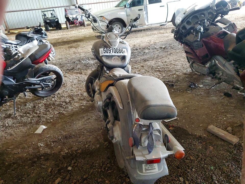 2006 Suzuki Boulevard VIN JS1VS55A762101428 COPART salvage auction — ALL OVER, Tx - Salvage Vehicle Title, sold $225 on 2026-07-09 (photo 4)