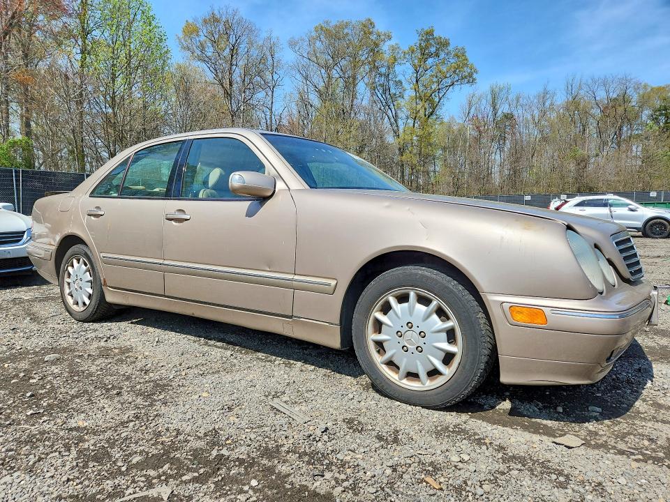 2000 Mercedes-benz E-klasse VIN WDBJF65J4YB123676 COPART salvage auction — REAR END, Md - Cert Of Salvage > 75% Damage, sold $300 on 2026-07-24 (photo 4)