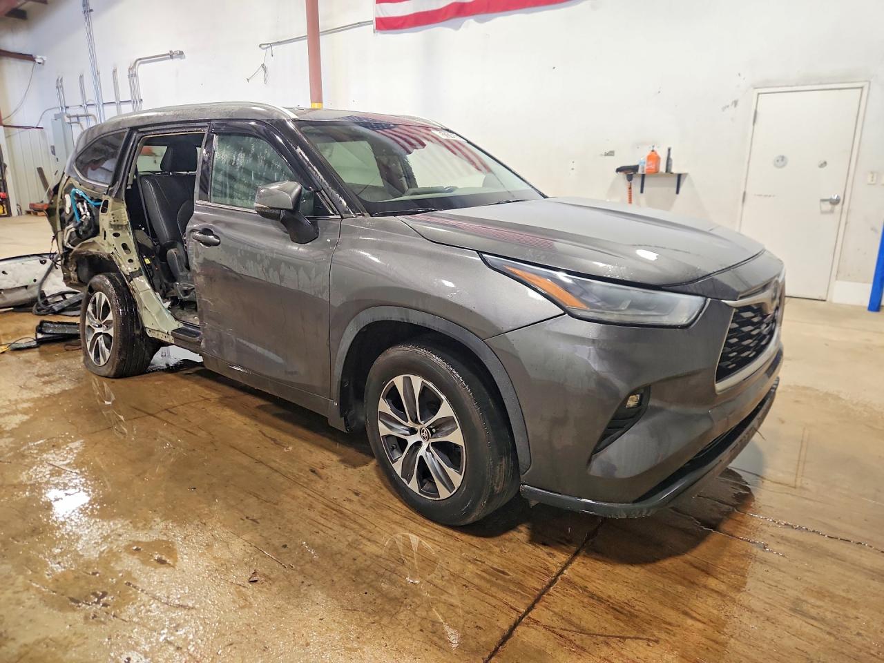2021 Toyota Highlander VIN 5TDGZRBH2MS160508 COPART salvage auction — Rear End, IN - CERTIFICATE OF TITLE, sold $10,800 on 2026-07-09 (photo 4)