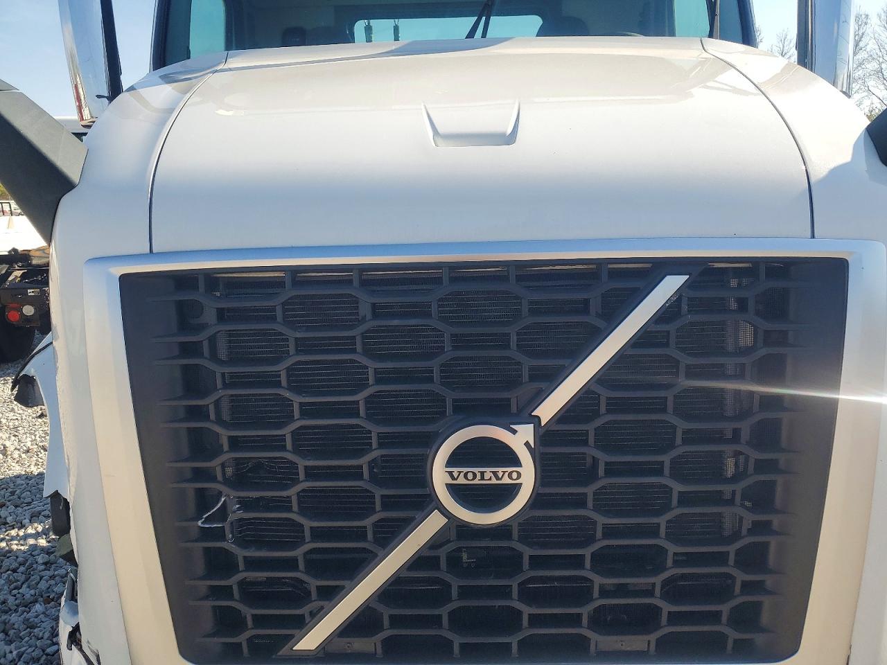 2021 Volvo VNR VIN 4V4WC9DG3MN600148 COPART salvage auction — Side, OR - SALVAGE TITLE CERTIFICATE, sold $875 on 2026-07-09 (photo 7)