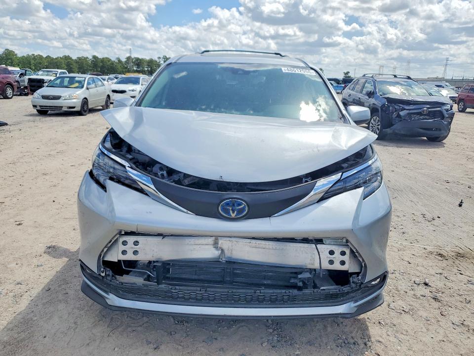 2025 Toyota Sienna VIN 5TDYRKECXSS241197 COPART salvage auction — FRONT END, Tx - Salvage Vehicle Title, sold $20,000 on 2026-07-28 (photo 5)