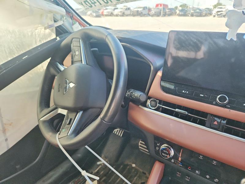 2025 Mitsubishi Outlander VIN JA4J3WA89SZ014345 COPART salvage auction — SIDE, Salvage Title, sold $6,000 on 2026-07-22 (photo 9)