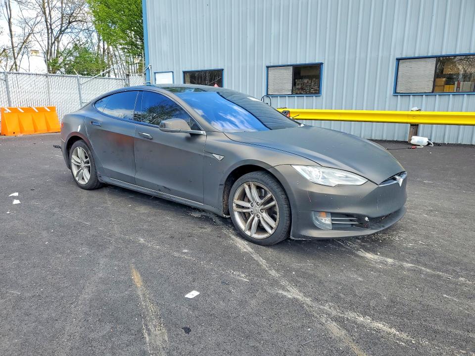 2014 Tesla Model s VIN 5YJSA1H17EFP46124 COPART salvage auction — SIDE, Or - Salvage Title Certificate, sold $2,200 on 2026-07-06 (photo 4)