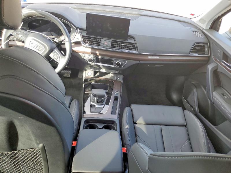 2025 Audi Q5 VIN WA1E2AFY7S2015535 COPART salvage auction — WATER/FLOOD, Tx - Salvage Title-Flood Damage, sold $14,200 on 2026-07-09 (photo 8)