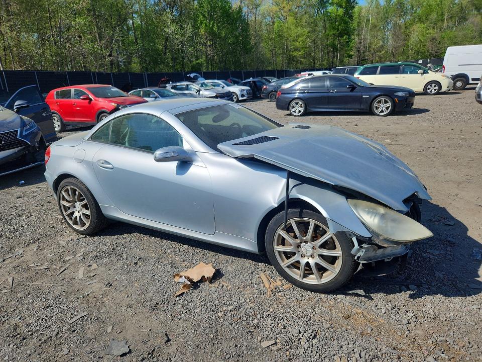 2005 Mercedes-benz Slk-klasse VIN WDBWK56F75F045162 COPART salvage auction — FRONT END, MD - CERT OF SALVAGE > 75% DAMAGE, sold $375 on 2026-07-31 (photo 4)