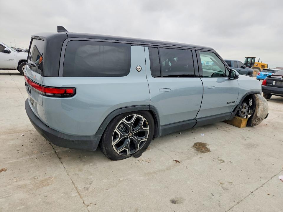 2026 Rivian R1s VIN 7PDSGFBA6TN082331 COPART salvage auction — FRONT END, TX - SALVAGE VEHICLE TITLE, sold $10,000 on 2026-07-31 (photo 3)