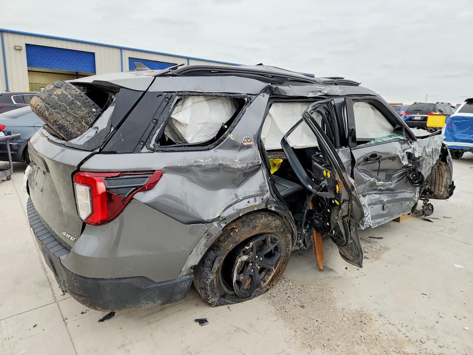 2022 Ford Explorer VIN 1FMSK8JH7NGA20973 COPART salvage auction — ALL OVER, Tx - Nonrepairable Title, sold $1,800 on 2026-07-02 (photo 3)