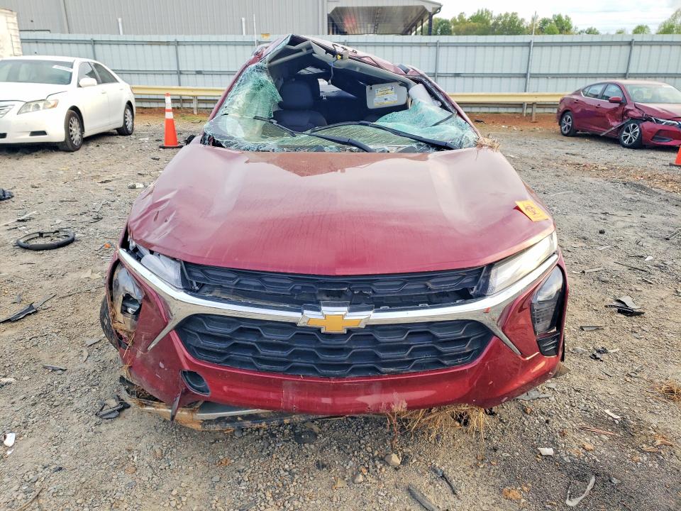 2025 Chevrolet Trax VIN KL77LHEP7SC148333 COPART salvage auction — ROLLOVER, Id - Cert Of Title-Junk, sold $2,050 on 2026-07-24 (photo 5)