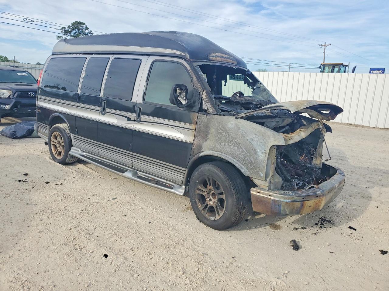 2005 Chevrolet Express 1500 VIN 1GBFG15T351173323 COPART salvage auction — Burn, AL - CERT OF TITLE-SALVAGE TITLE, sold $275 on 2026-07-09 (photo 4)