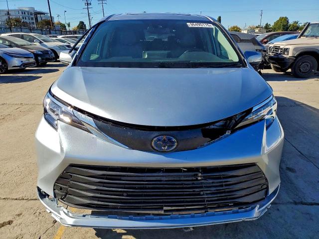 2021 Toyota Sienna VIN 5TDYRKEC2MS029736 COPART salvage auction — FRONT END, Oh - Dis/Dlr/Exp Only Salvage Title, sold $11,300 on 2026-07-29 (photo 5)