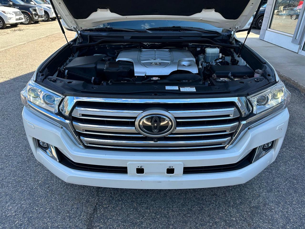 2017 Toyota Land cruiser VIN JTMCY7AJ7H4052946 COPART salvage auction — Minor Dent/Scratches, IL - CERTIFICATE OF TITLE (P), sold $38,250 on 2026-05-29 (photo 7)