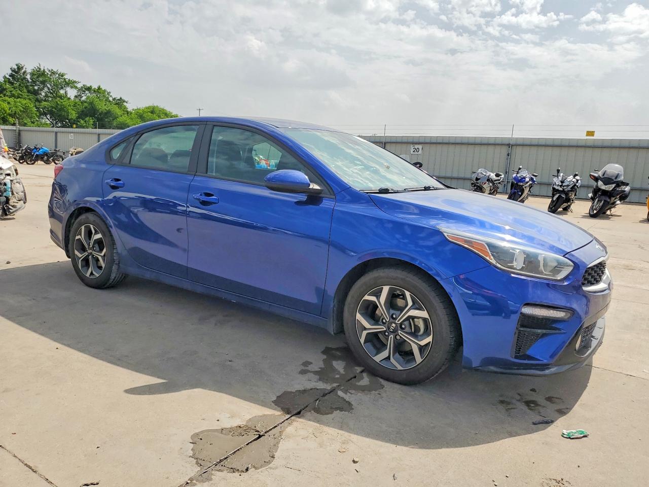 2020 Kia Forte VIN 3KPF24AD7LE218249 COPART salvage auction — Rear End, TX - SALVAGE VEHICLE TITLE, sold $4,200 on 2026-06-25 (photo 4)