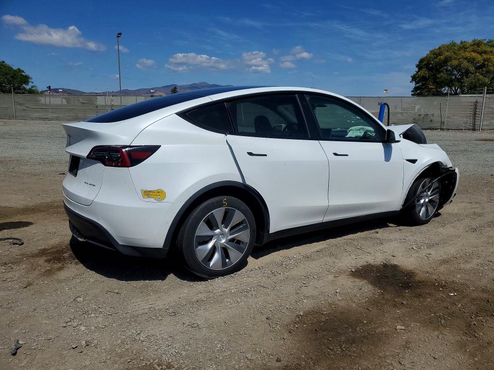 2022 Tesla Model y VIN 7SAYGDEE1NF363462 COPART salvage auction — FRONT END, Salvage Title, sold $125 on 2026-07-21 (photo 3)