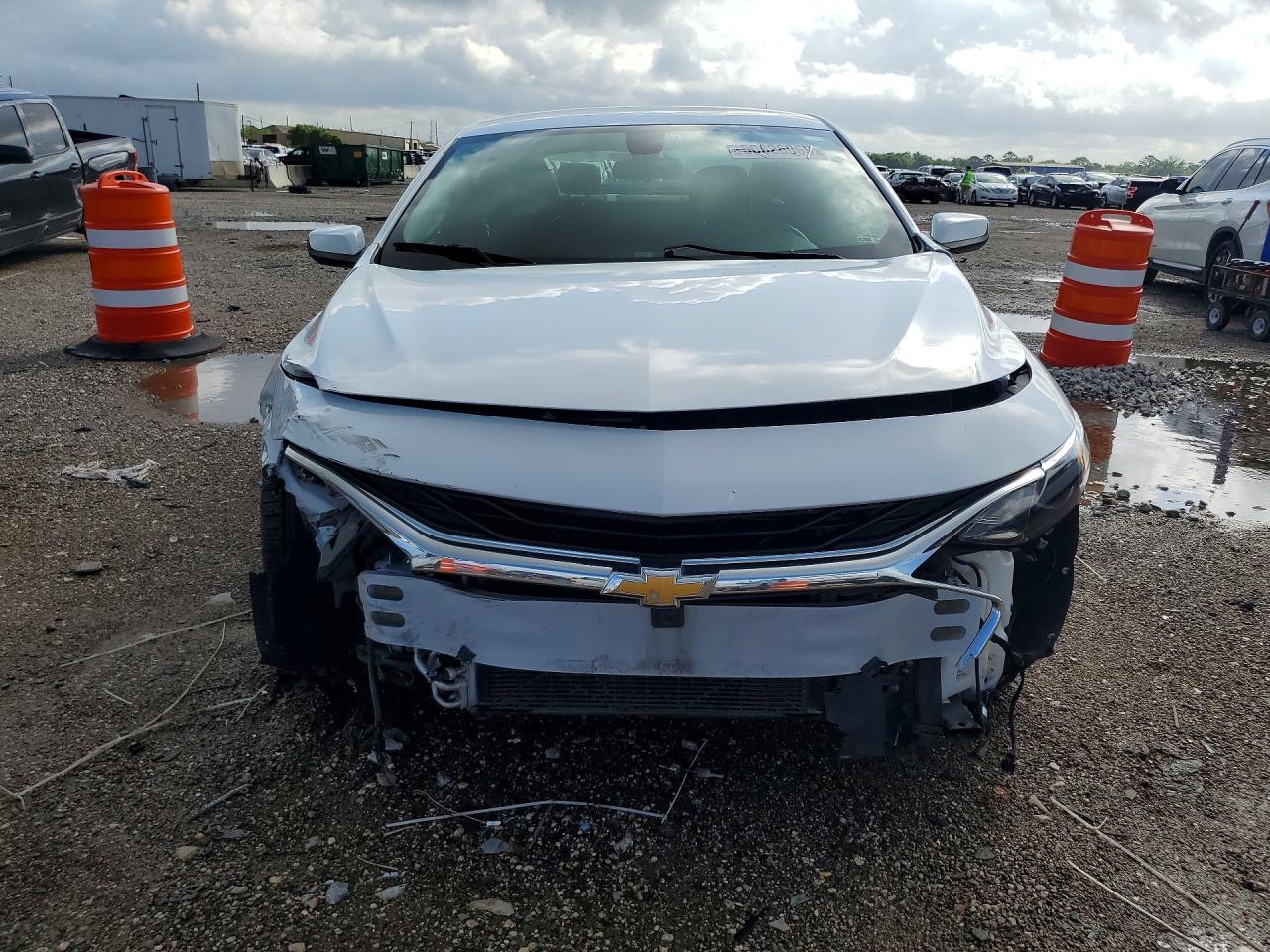 2020 Chevrolet Malibu Limited VIN 1G1ZD5ST3LF098256 COPART salvage auction — All Over, TX - SALVAGE VEHICLE TITLE, sold $800 on 2026-06-29 (photo 5)