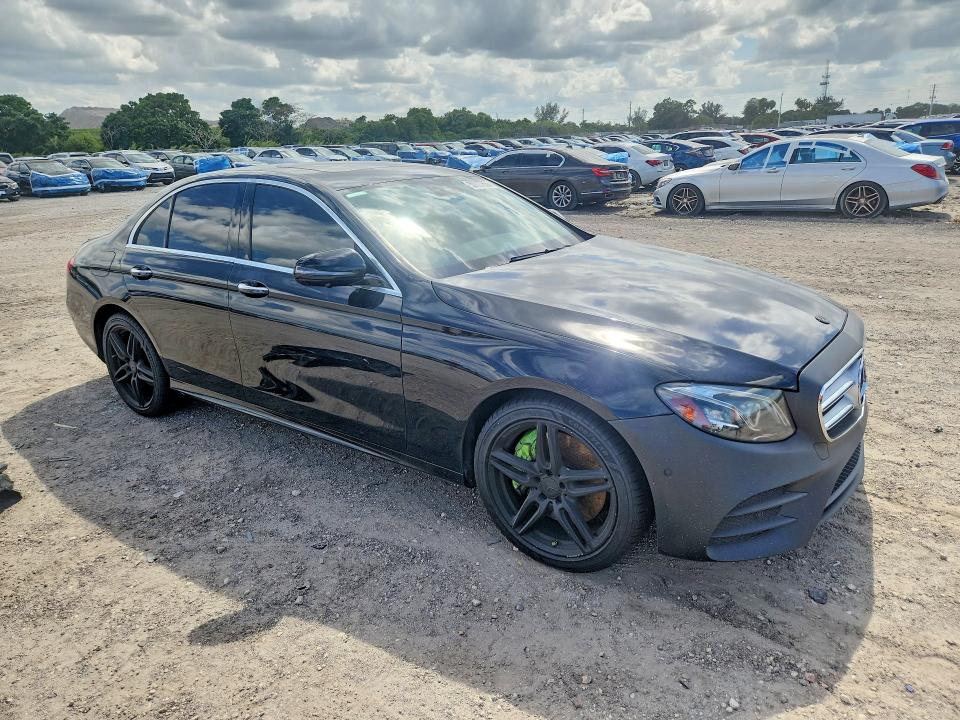 2019 Mercedes-benz E-klasse VIN WDDZF4KB8KA499743 COPART salvage auction — WATER/FLOOD, Salvage Title, sold $10 on 2026-07-28 (photo 4)