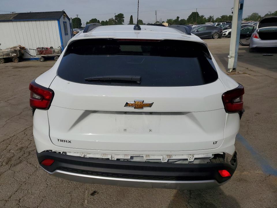 2025 Chevrolet Trax VIN KL77LHEP7SC141494 COPART salvage auction — SIDE, Salvage Title, sold $4,850 on 2026-07-30 (photo 6)