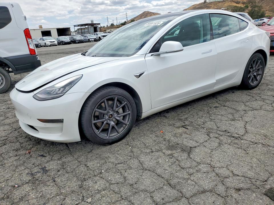 2020 Tesla Model 3 VIN 5YJ3E1EB9LF800431 — COPART salvage auction photo