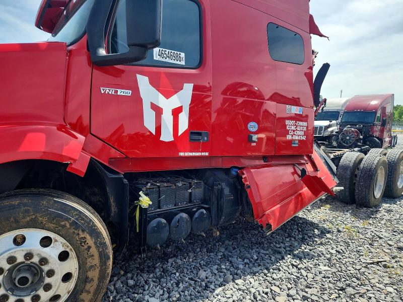 2024 Volvo Vnl VIN 4V4NC9EJ7RN641542 COPART salvage auction — ROLLOVER, TN - SALVAGE CERTIFICATE, sold $25,750 on 2026-08-27 (photo 9)