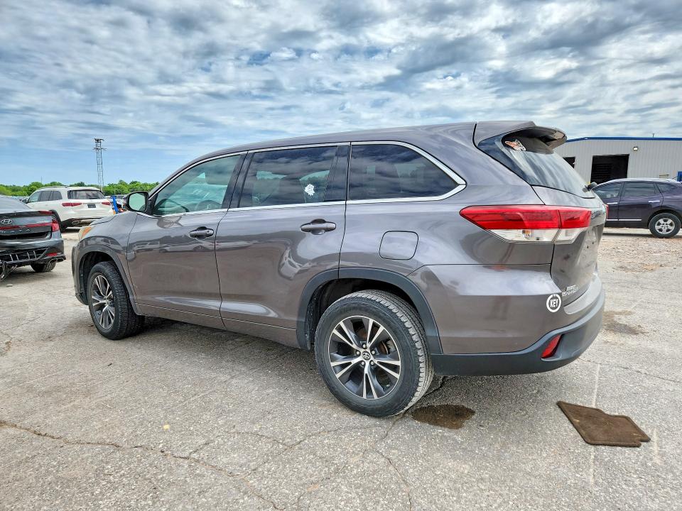 2018 Toyota Highlander VIN 5TDZARFH3JS034471 COPART salvage auction — MINOR DENT/SCRATCHES, Ok - Dealer Only Clean Title (P), sold $8,800 on 2026-07-24 (photo 2)