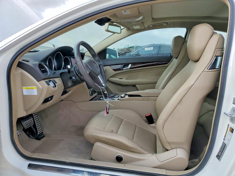 2014 Mercedes-benz C-klasse VIN WDDGJ4HB6EG215718 COPART salvage auction — REAR END, Tx - Certificate Of Title, sold $1,200 on 2026-08-14 (photo 7)