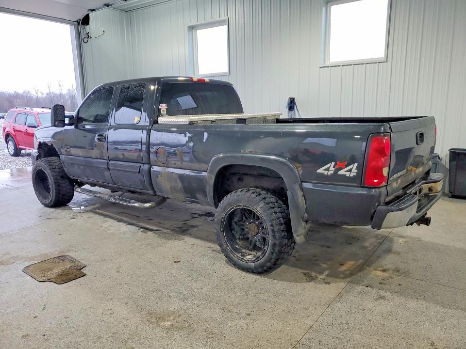 2004 Chevrolet Silverado 2500 VIN 1GCHK29204E271677 COPART salvage auction — NORMAL WEAR, PA - CERT OF TITLE, sold $3,250 on 2026-09-01 (photo 2)