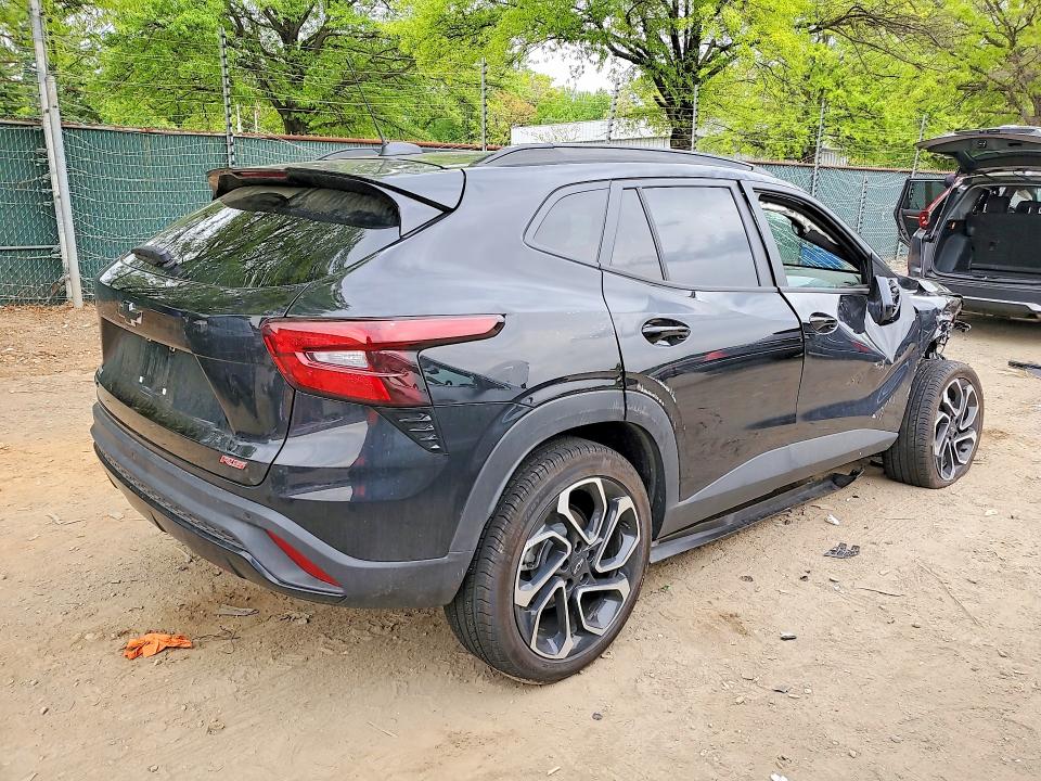2025 Chevrolet Trax VIN KL77LJEP3SC310434 COPART salvage auction — ROLLOVER, Salvage Title, sold $2,250 on 2026-07-23 (photo 3)