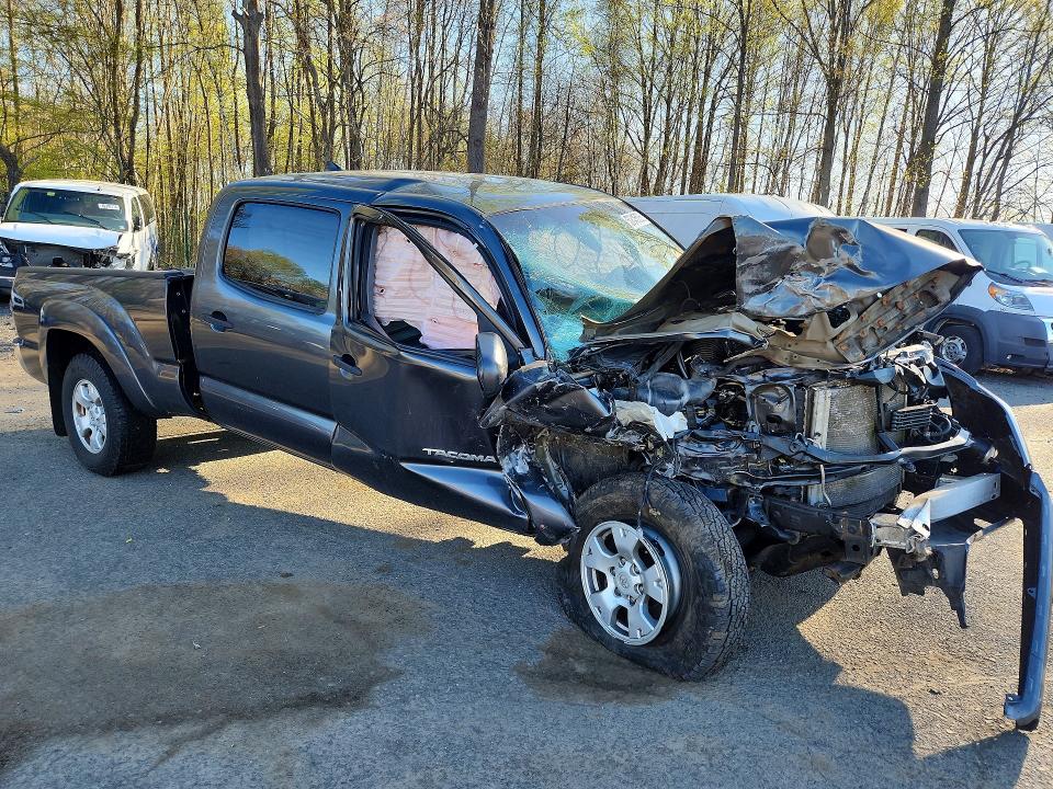 2014 Toyota Tacoma VIN 3TMMU4FN5EM072719 COPART salvage auction — ROLLOVER, Ct - Cert Of Title-Salvage, sold $1,900 on 2026-07-02 (photo 4)