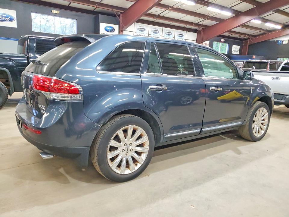 2013 Lincoln townhouse Mkx VIN 2LMDJ8JK6DBL36298 COPART salvage auction — MINOR DENT/SCRATCHES, RI - CERTIFICATE OF TITLE, sold $2,900 on 2026-07-31 (photo 3)