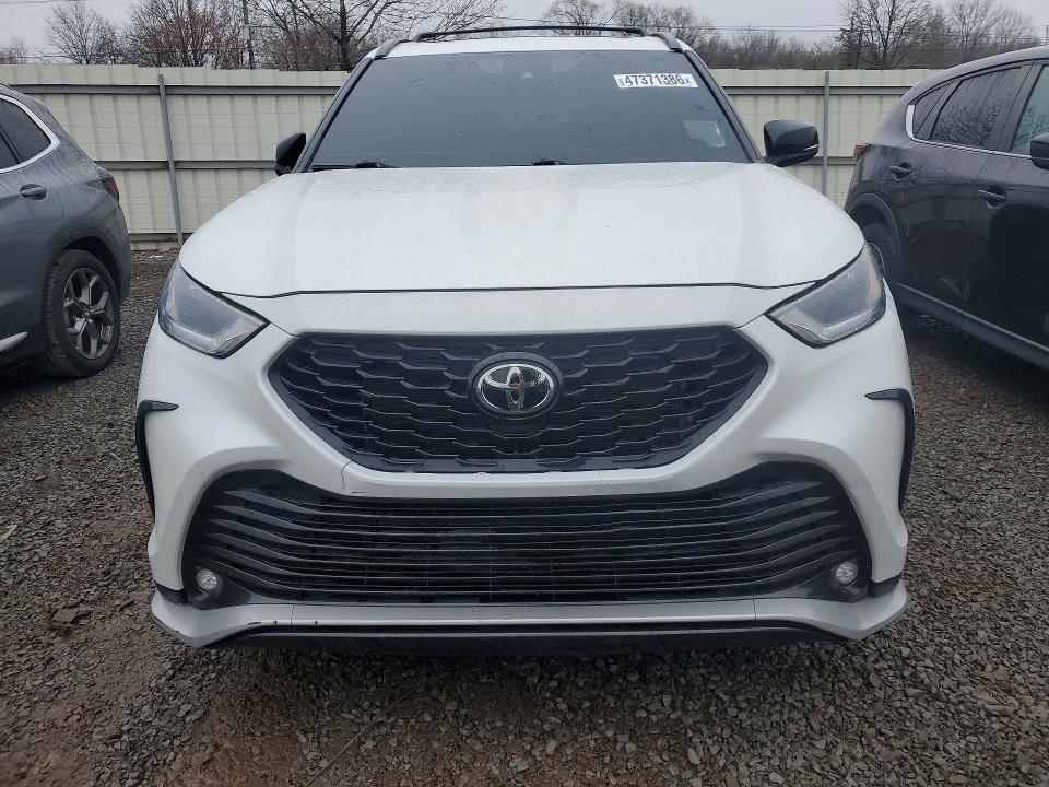 2023 Toyota Highlander VIN 5TDKDRBH4PS019260 COPART salvage auction — MINOR DENT/SCRATCHES, Nj - Cert Of Title-Salvage, sold $28,500 on 2026-07-07 (photo 5)