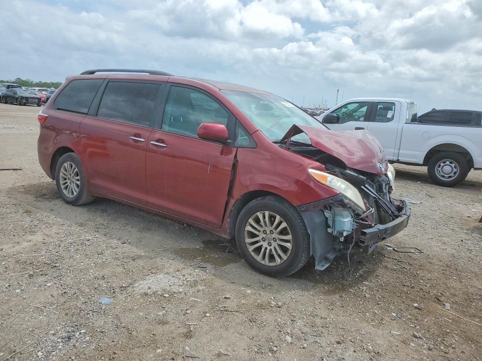 2017 Toyota Sienna VIN 5TDYZ3DC0HS852422 COPART salvage auction — FRONT END, Tx - Salvage Vehicle Title, sold $5,100 on 2026-07-06 (photo 4)