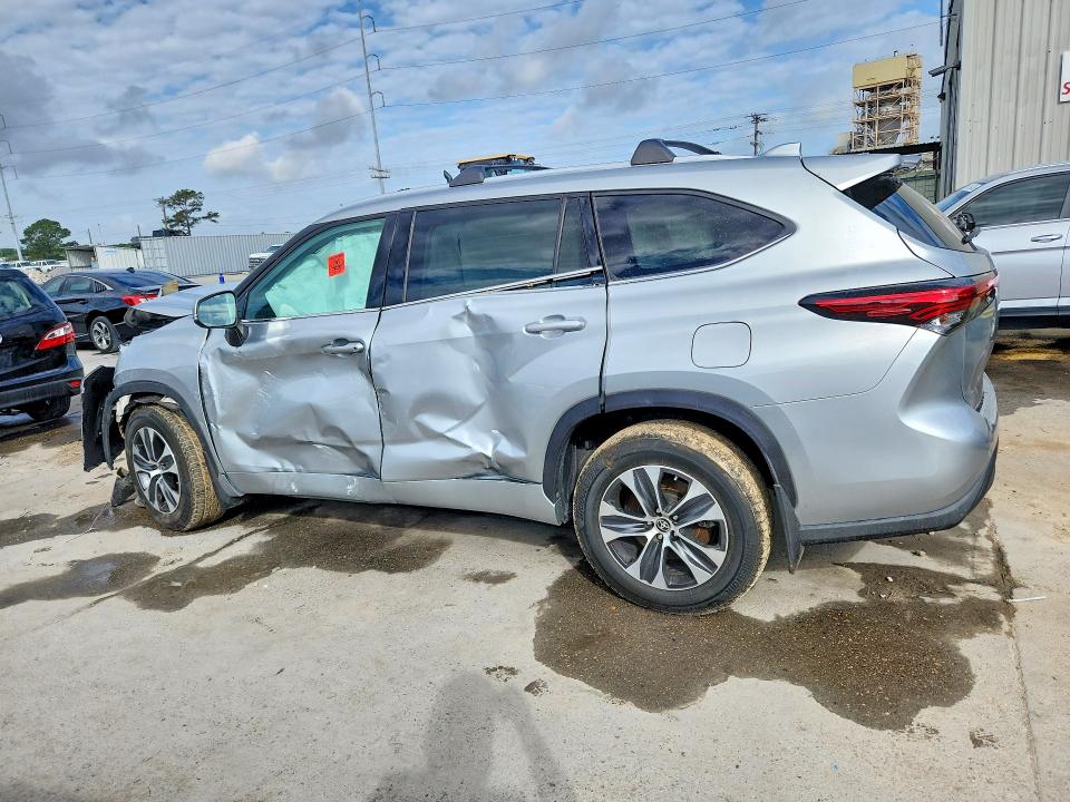 2021 Toyota Highlander VIN 5TDGZRBH1MS074283 COPART salvage auction — SIDE, Tx - Certificate Of Title, sold $400 on 2026-07-29 (photo 2)
