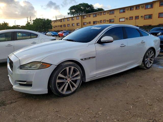 2016 Jaguar Xj VIN SAJWA1C74G8W01849 COPART salvage auction — MINOR DENT/SCRATCHES, Fl - Certificate Of Title, sold $975 on 2026-07-31 (photo 1)