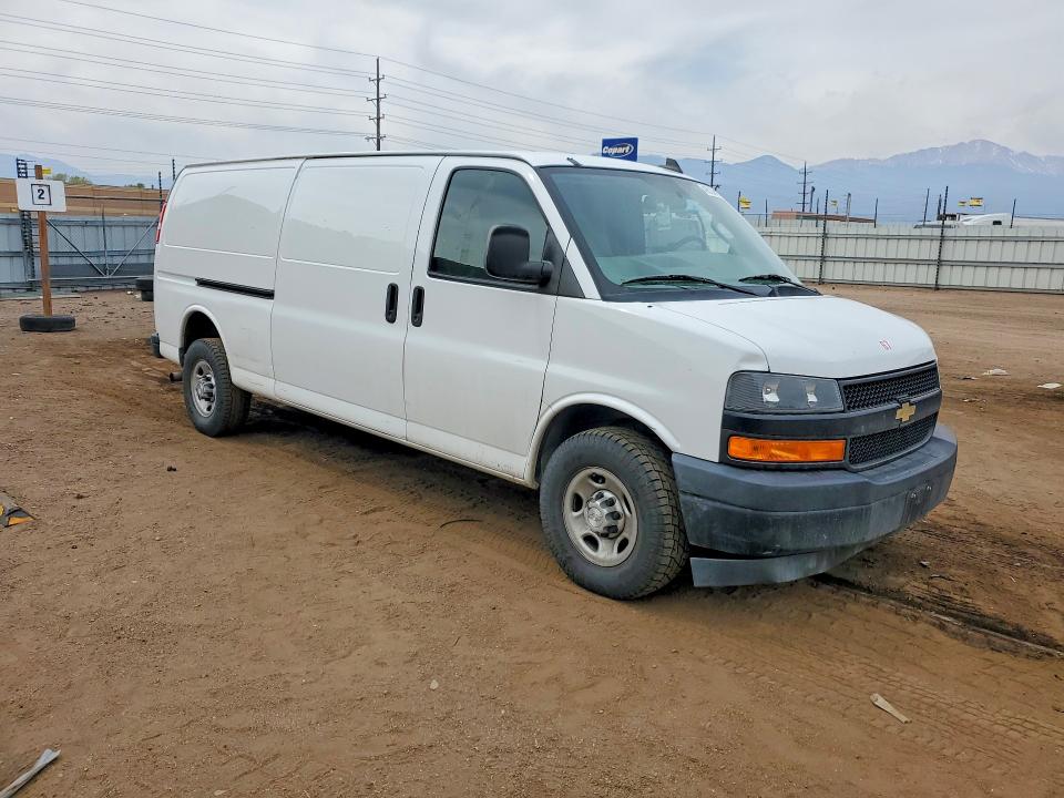 2018 Chevrolet Express VIN 1GCWGBFP0J1344154 COPART salvage auction — MINOR DENT/SCRATCHES, Ca - Dis/Dlr/Exp Only Clean Title, sold $4,100 on 2026-07-20 (photo 4)