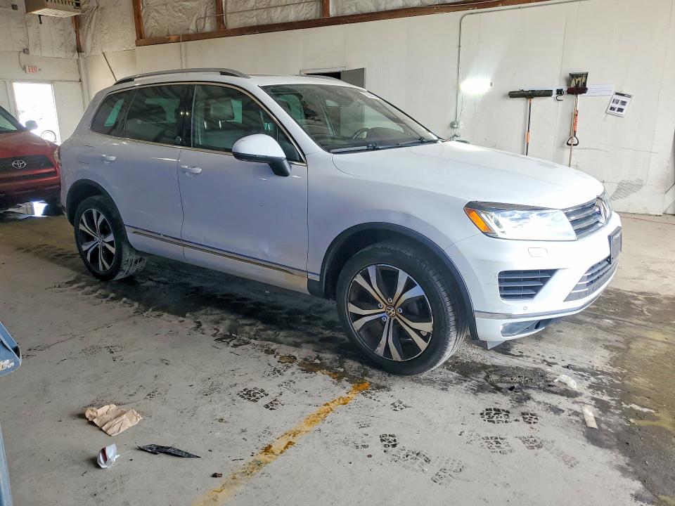 2017 Volkswagen Touareg VIN WVGRF7BP1HD000355 COPART salvage auction — MINOR DENT/SCRATCHES, Wv - Certificate Of Title (P), sold $4,750 on 2026-07-08 (photo 4)